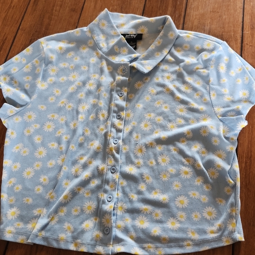 XL Just Polly Blue and Daisy Designed Button up